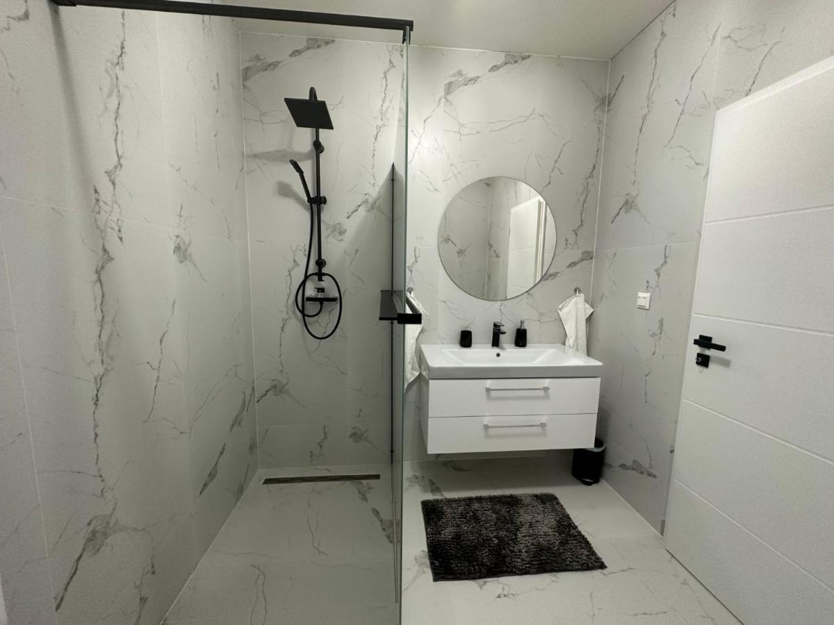 Klimatizovany Apartmanovy Dom S Virivkou, 9A Senec Exterior foto