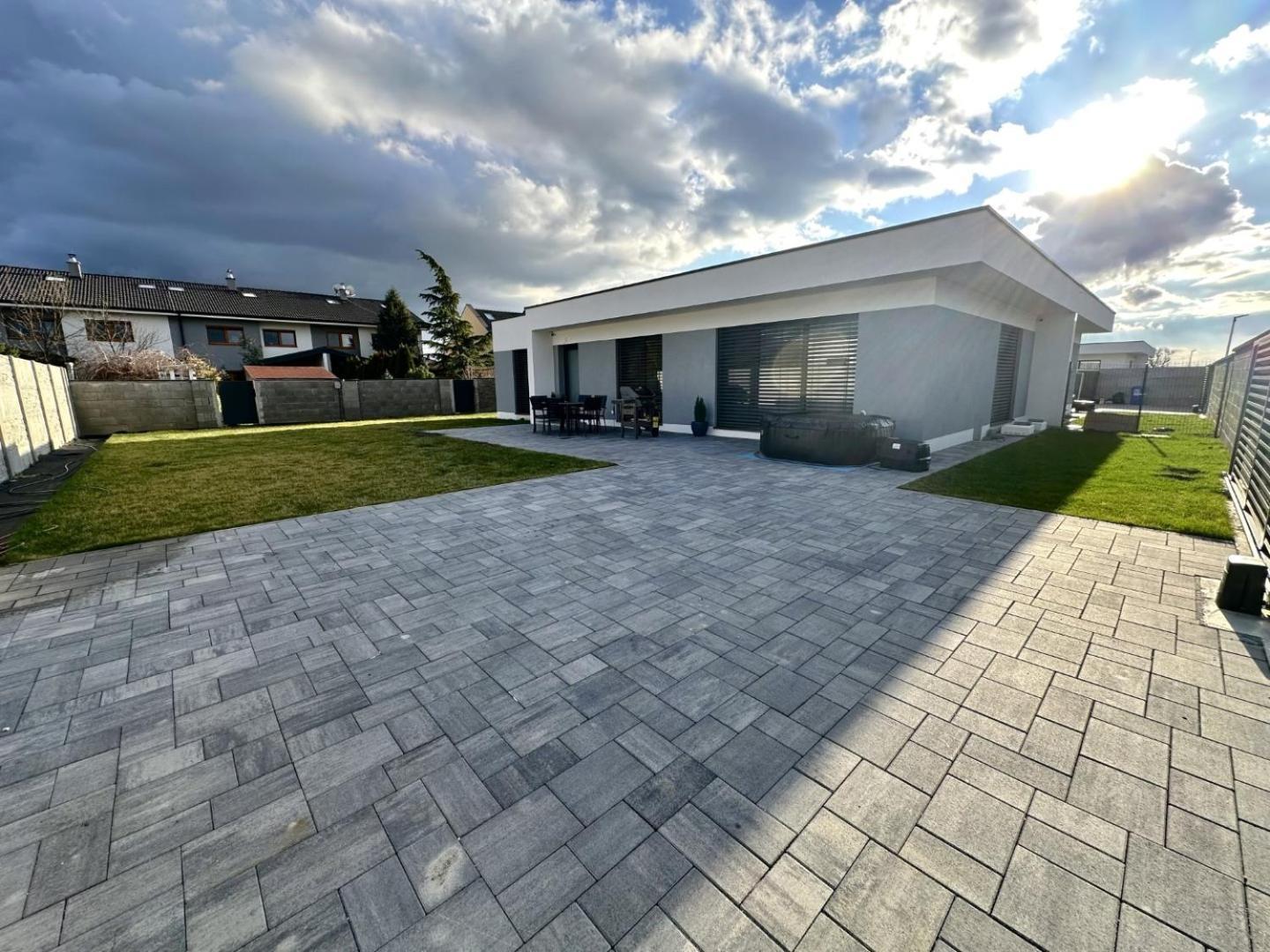 Klimatizovany Apartmanovy Dom S Virivkou, 9A Senec Exterior foto