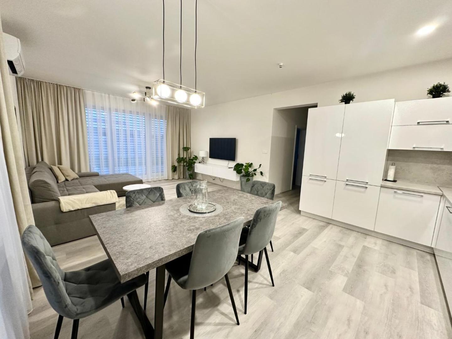 Klimatizovany Apartmanovy Dom S Virivkou, 9A Senec Exterior foto