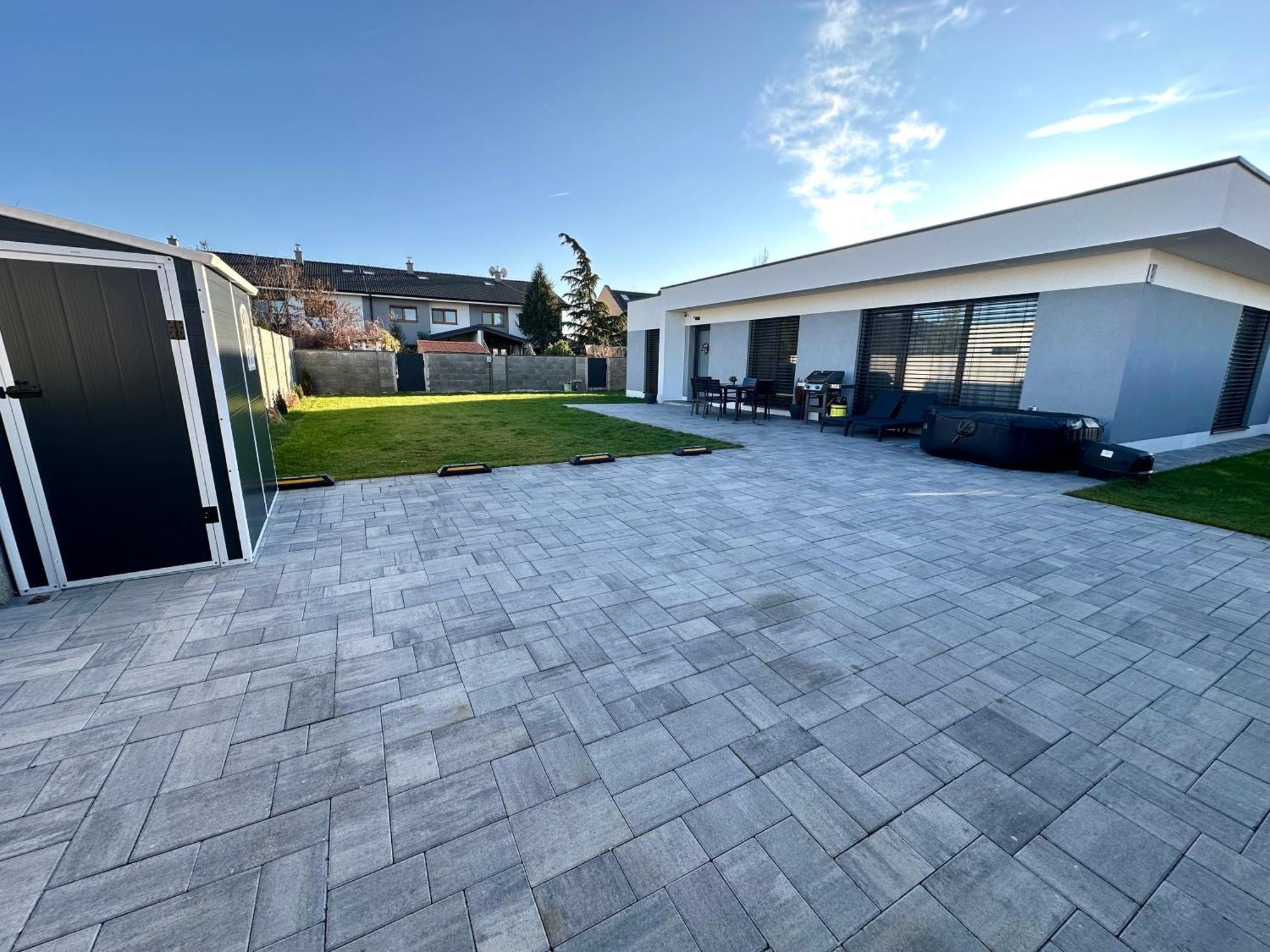Klimatizovany Apartmanovy Dom S Virivkou, 9A Senec Exterior foto